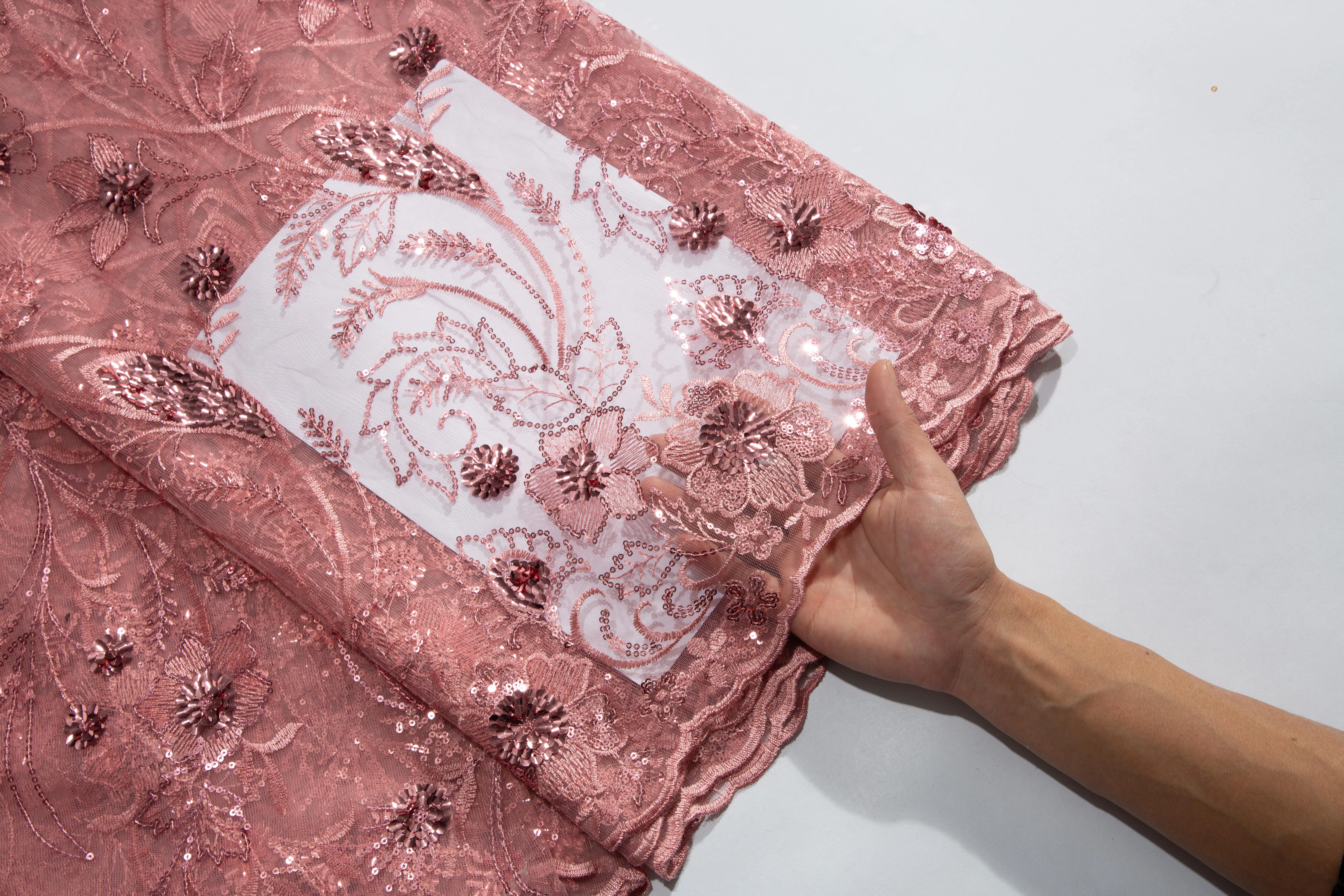 Кружевная ткань с блестками