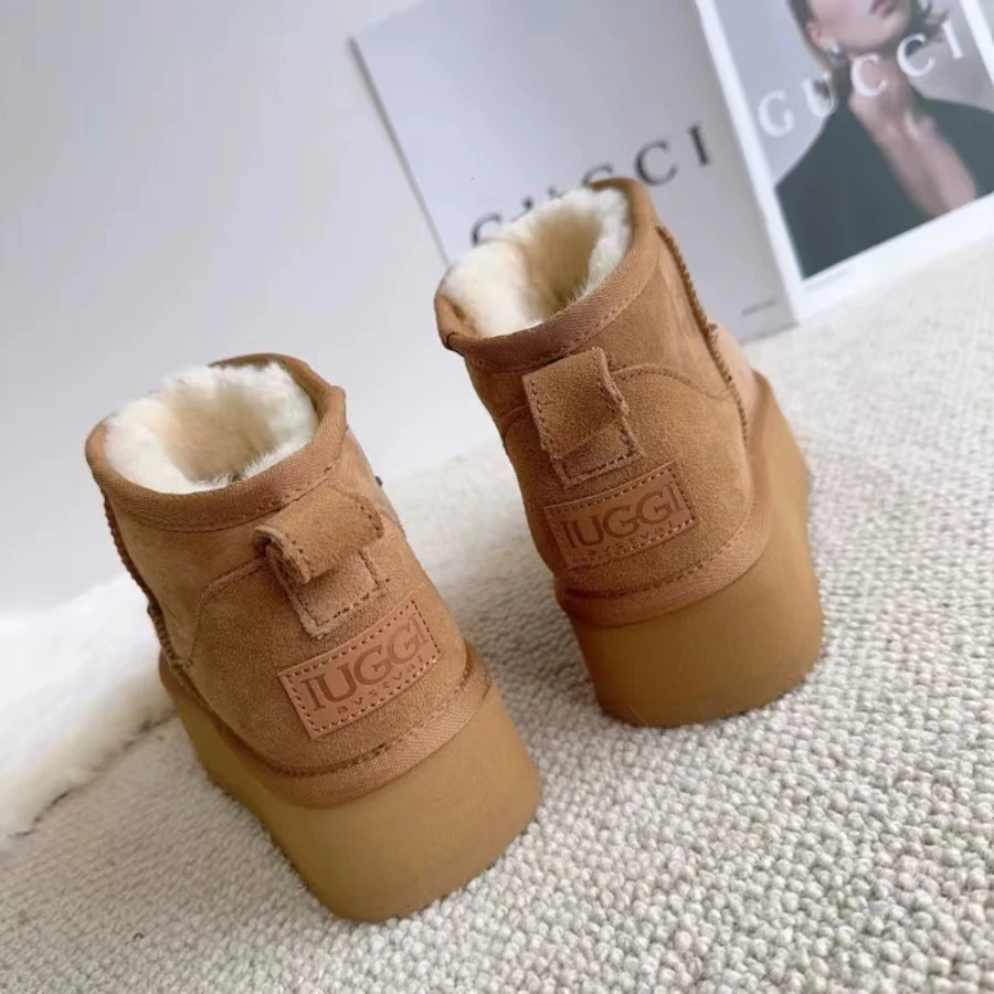 Замшевые женские ботинки челси