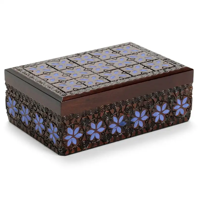 

Flowers Lid and Border Natural Brown 6 x 4 Solid Wood Decorative Box