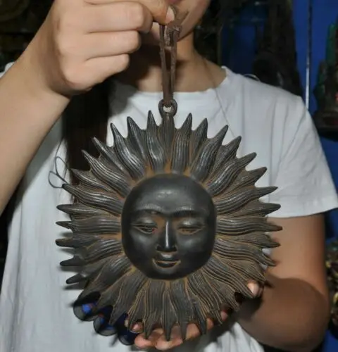 

Подвеска-амулет с изображением лица Будды в старинном стиле