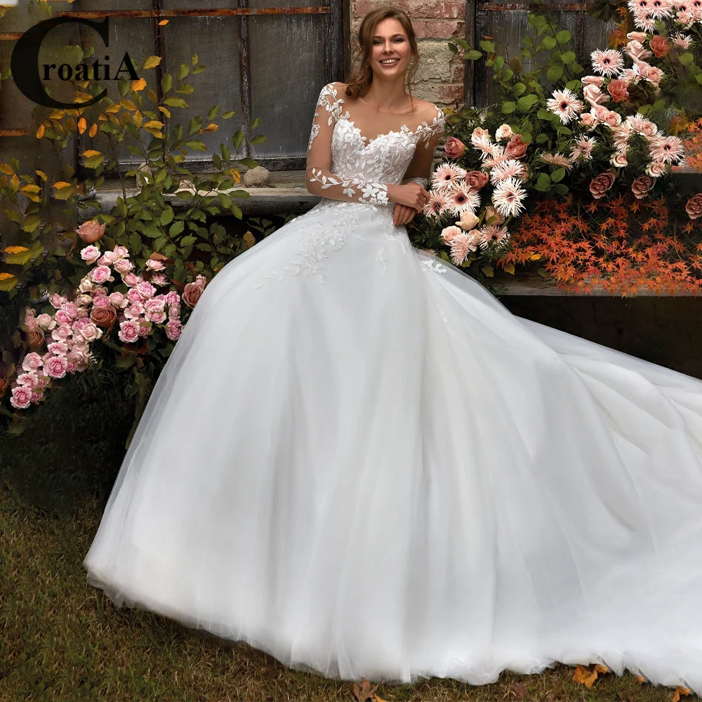 

Croadia O-Neck Full Sleeve Wedding Dresses 2023 Bride Tulle Fancy A-Line Illusion Appliques Button Court Train Robe De Mariée