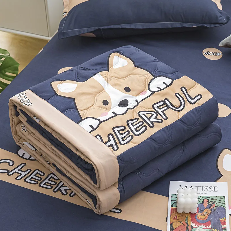 

Cooling Summer Blanket Couple Bed Quilt Machine Washable Air-conditioning Comforter Queen Size Duvet Insert Bedspread on The Bed