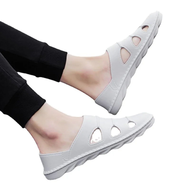 Driving shoes men's summer Baotou soft bottom sandals and slippers Year's new deodorant leather sandals men's casual beach shoes