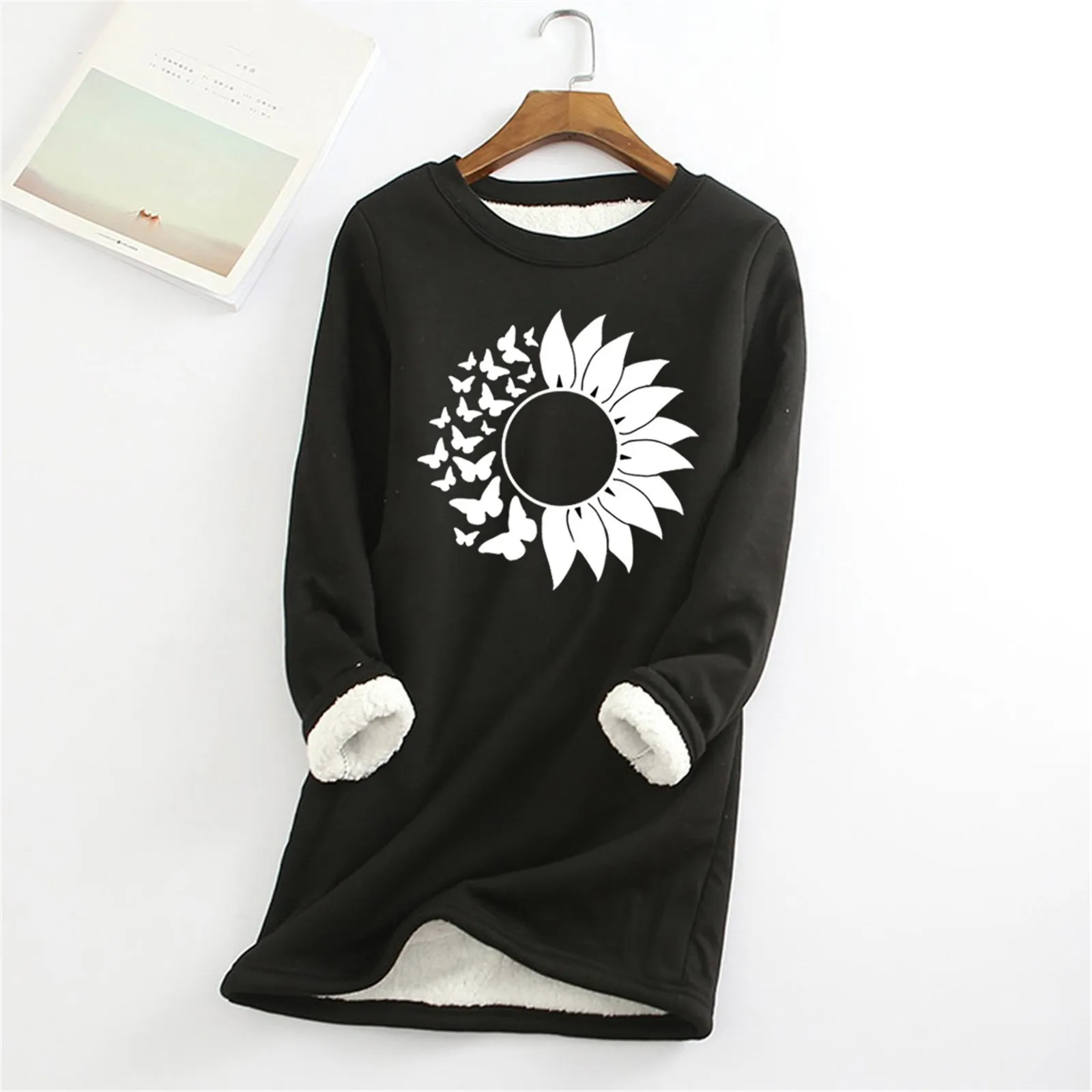 

2023 Christmas Sweatshirt Pullover Women Casual Print Shirt Thick Fleece Sweatshirt Winter Round Neck New Year Clothes Hooded