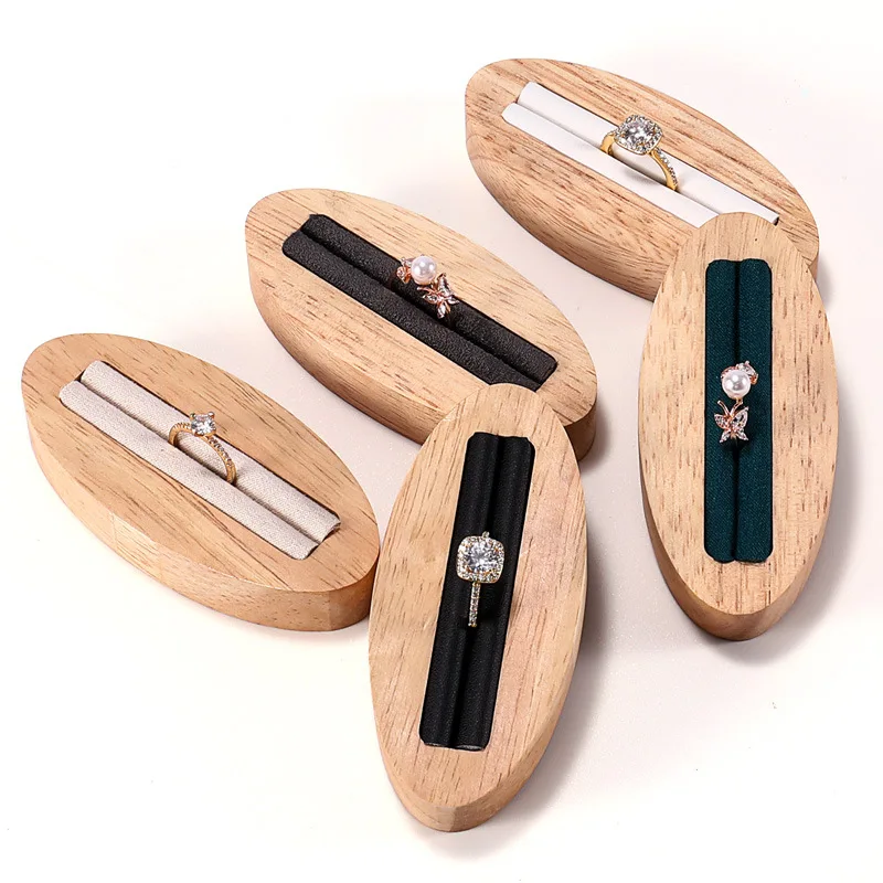 

Деревянная подставка-кольцо для украшений