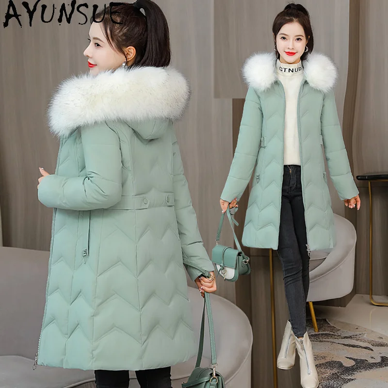 

Парка женская зимняя с подкладкой, средней длины и большим меховым воротником