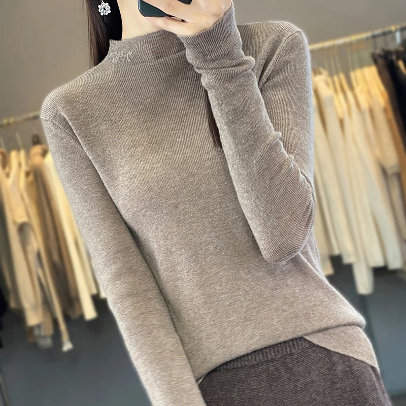 Женский вязаный свитер с высоким воротом тонкий облегающий низ длинным рукавом