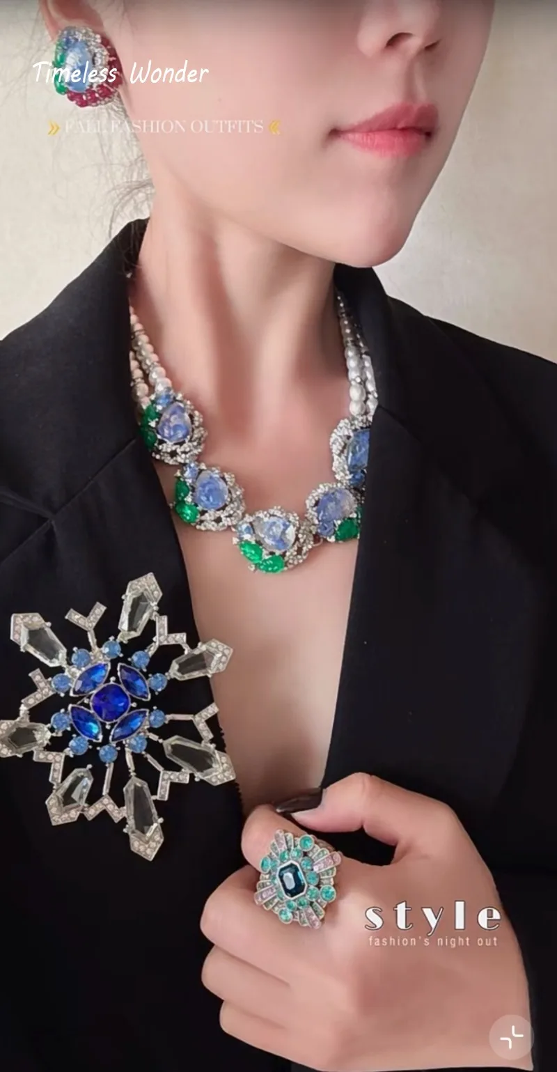 Вневременное чудесное необычное циркониевое ожерелье из смолы со стеклянными