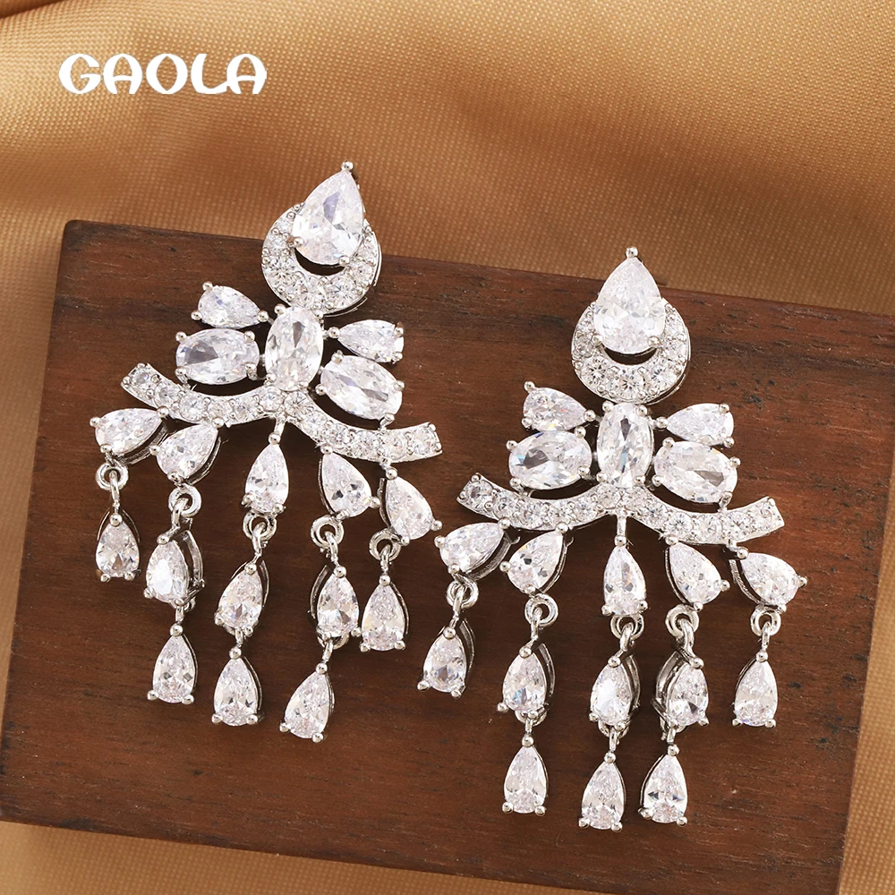 

Retro Classic Fashion Gold Hollowed out Earrings for Women Silver Shiny Cubic Zirconia Elegant High-Quality Luxury Jewelry