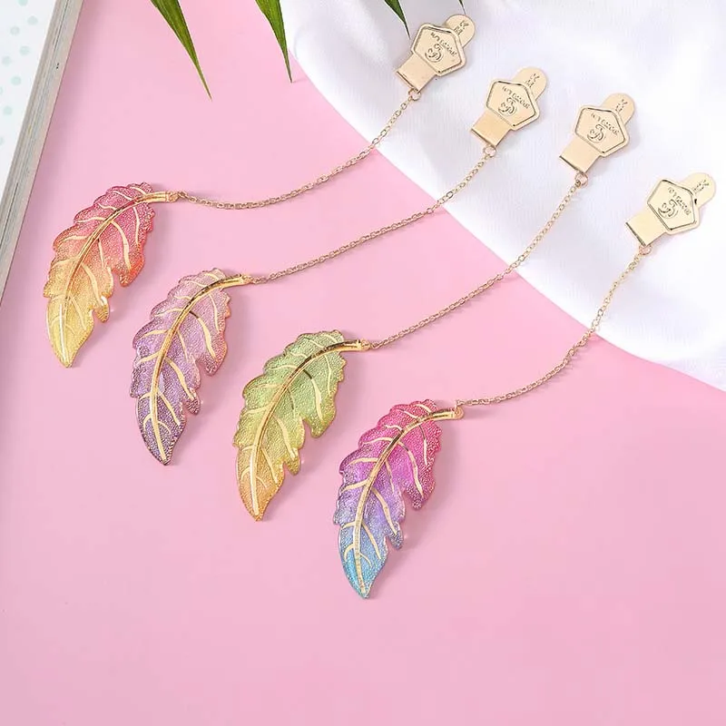 

1 шт., закладка в виде листьев на цепочке