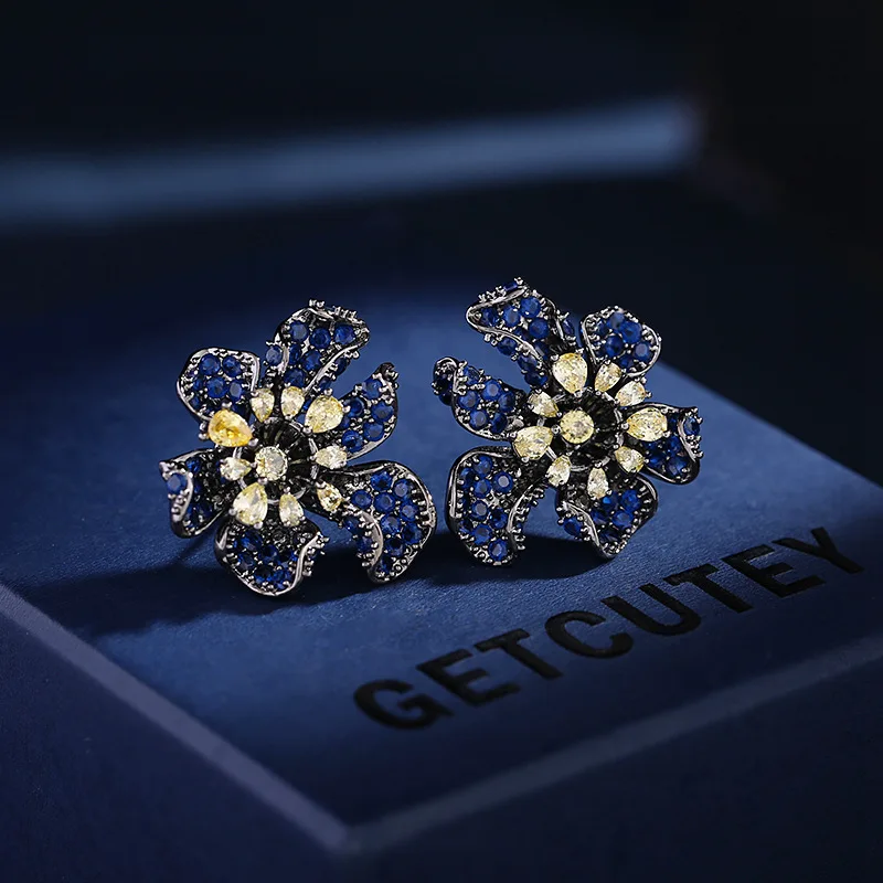 

Female French retro elegant temperament three-dimensional flower earrings