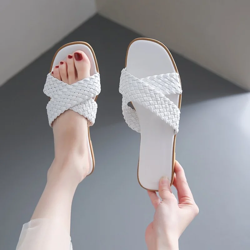 

2023 Summer New Women Slippers Flat Bottom Non-slip Outdoor Open Toe Beach Female Sandals Sexy Fashion Design Slides Woman Shoes