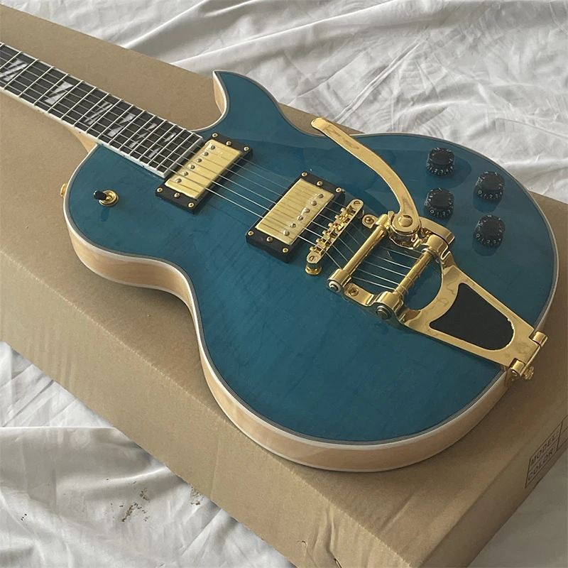 

Это профессиональная 6-струнная электрическая гитара с синим корпусом и крупным рокером. Он имеет уникальный тон и свободен для дома