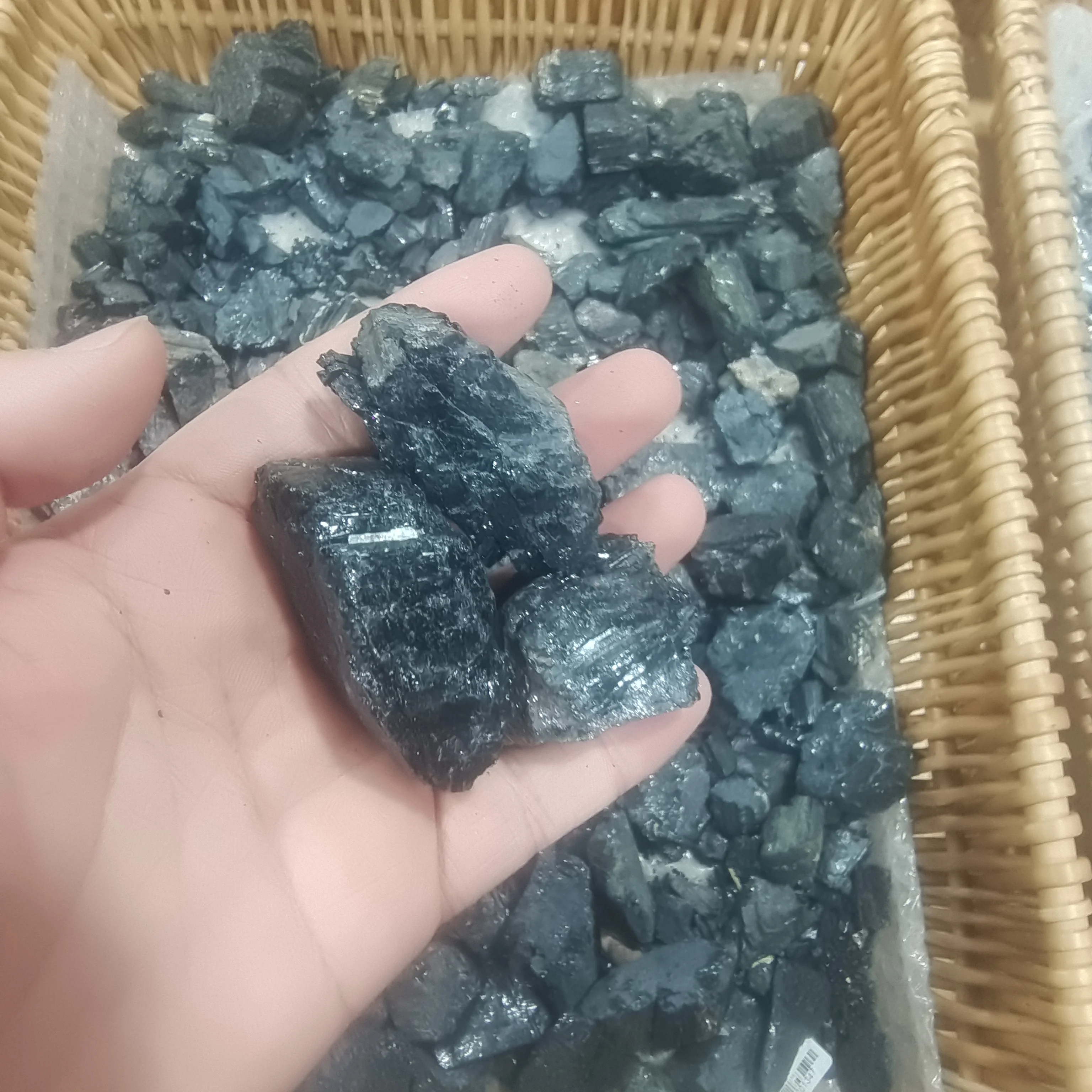 

Natural Black Tourmaline Raw Stone Crystal Irregular Mineral Crystal Reiki Healing Demagnetization Home Decoration Collect Gifts