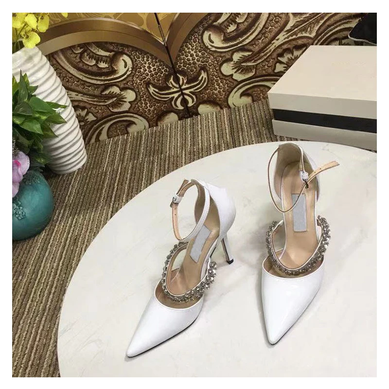 

Сандалии женские с острым носком, босоножки на ремешке с цепочкой и кристаллами, модная обувь с серебристым закрытым каблуком, с ремешком с ...