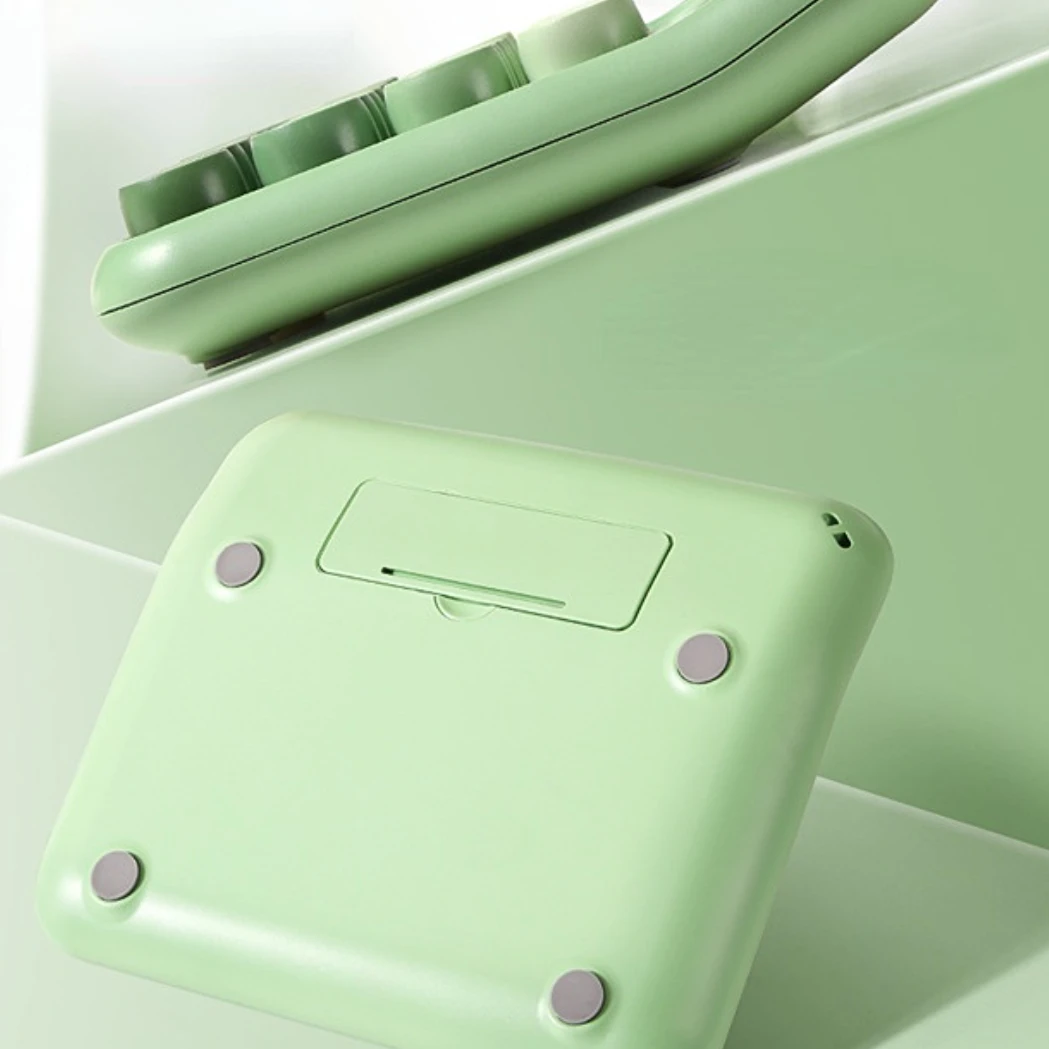 Большой беззвучный калькулятор с градиентом учебная арифметика