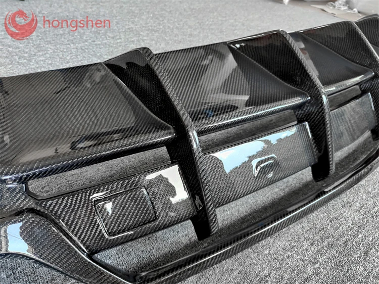 Комплект заднего диффузора из углеродного волокна в стиле Т. Используется для