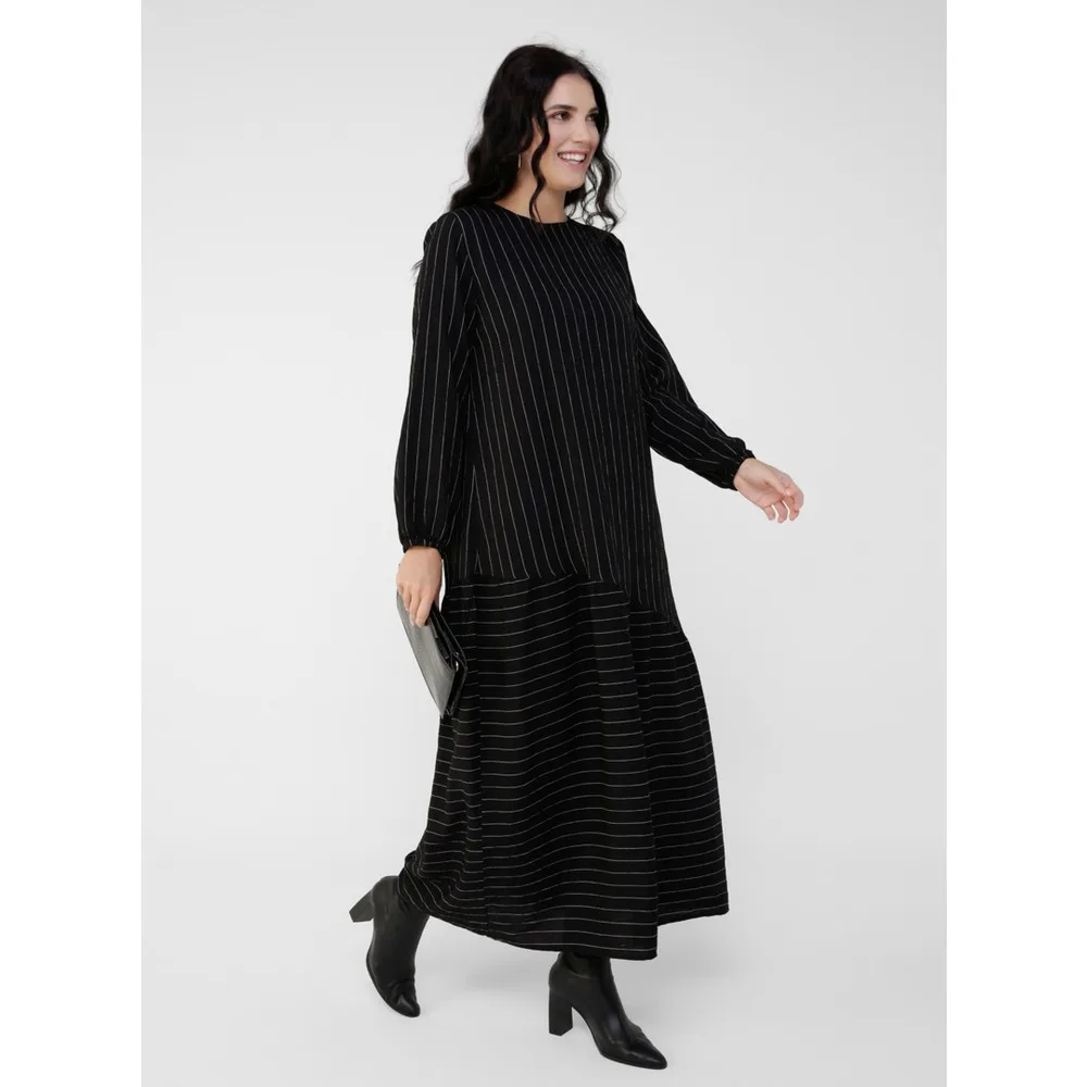 

Dorlie Large Size Sleeve Ends Fitted Striped Dress-Black-Dorlie