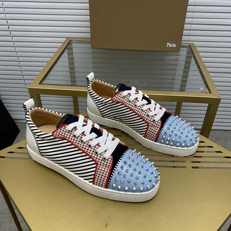 Дизайнерские кроссовки с красной подошвой