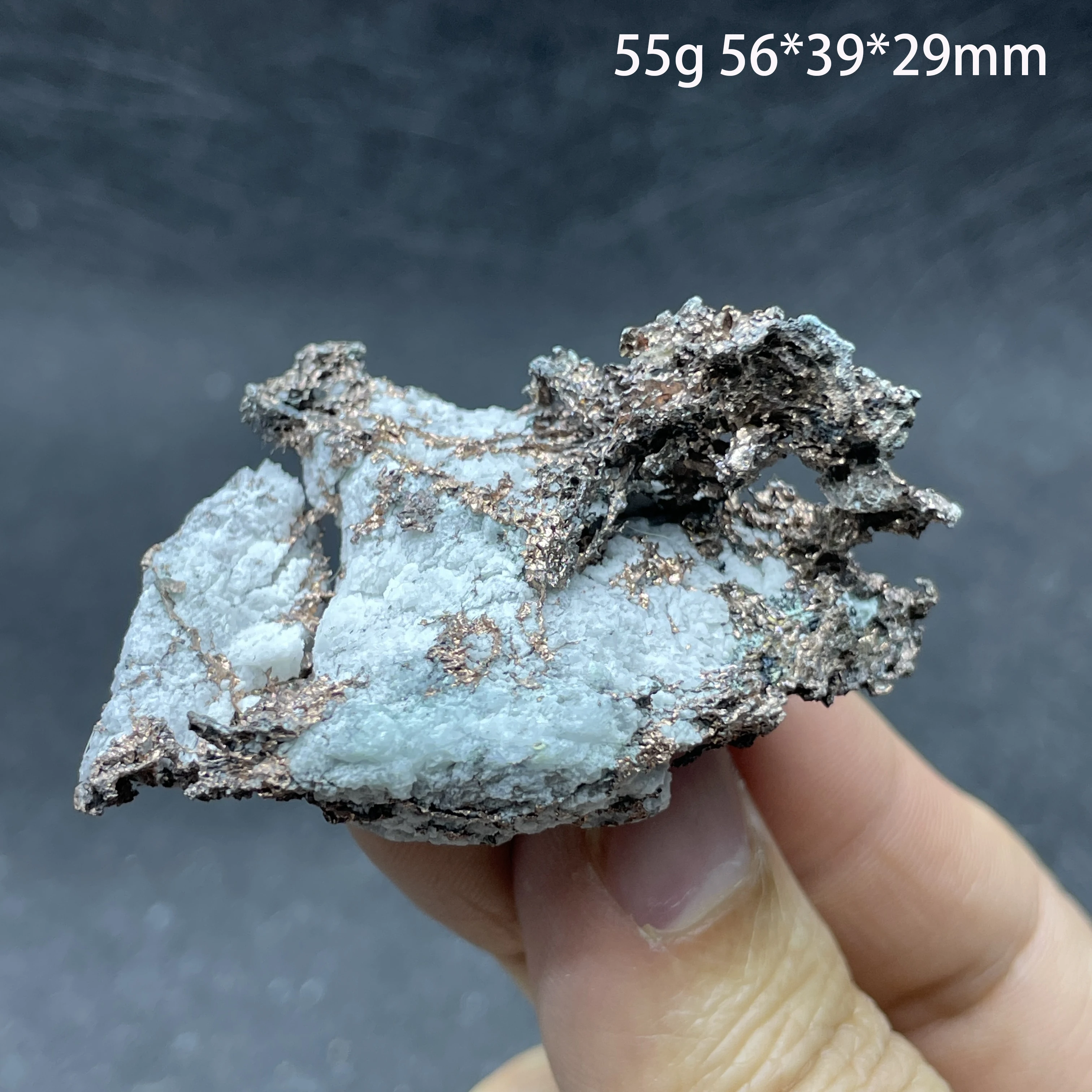 

Натуральный медный самородок JIANGXI с малахитом и кварцем