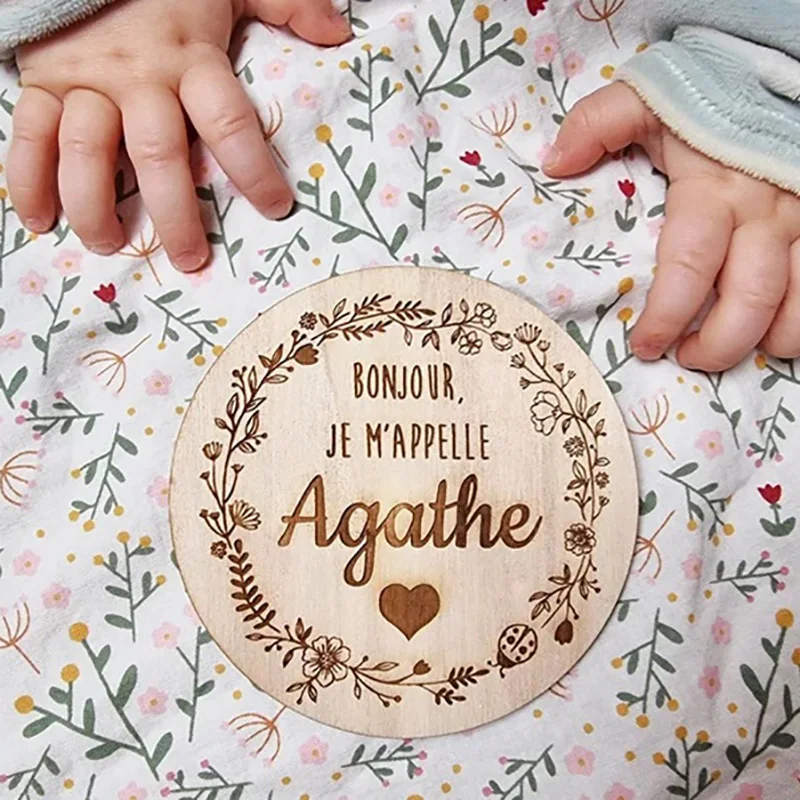 Деревянный держатель для браслета сувенир с гравировкой подарок ребенка