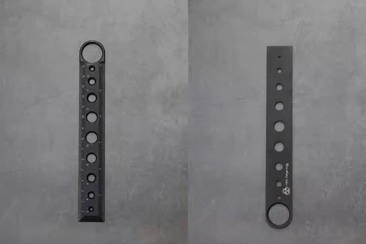 

Титановая линейка EDC 176 см