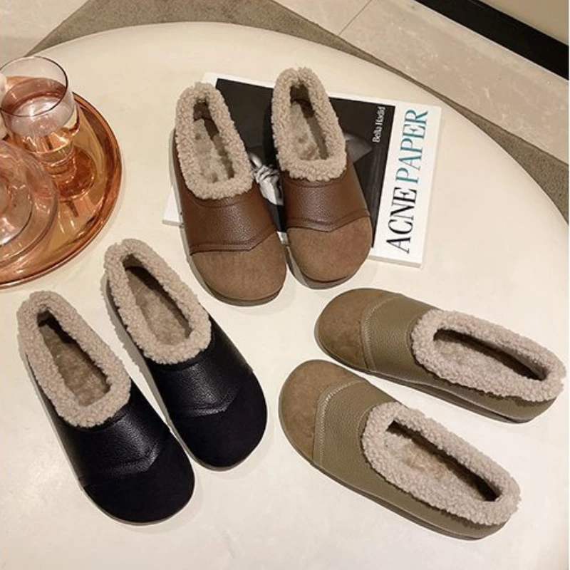 Модная женская обувь. Удобные универсальные туфли на плоской подошве. Теплая