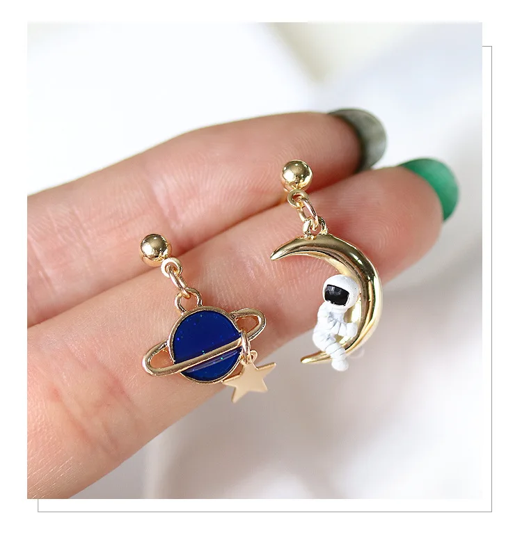 

Moon Planet Astronauts Asymmetric Earrings Temperament Korean Personality Ins Same Simple Earrings Dangle Jewelry for Women