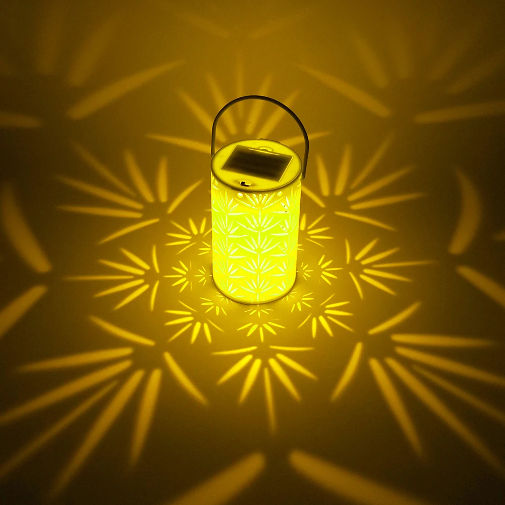 

Retro Solar Lantern Lights Outdoor Garden Hanging Lights Metal Leaf Pattern Lights Lamp for Courtyard Walkway Garden Decor