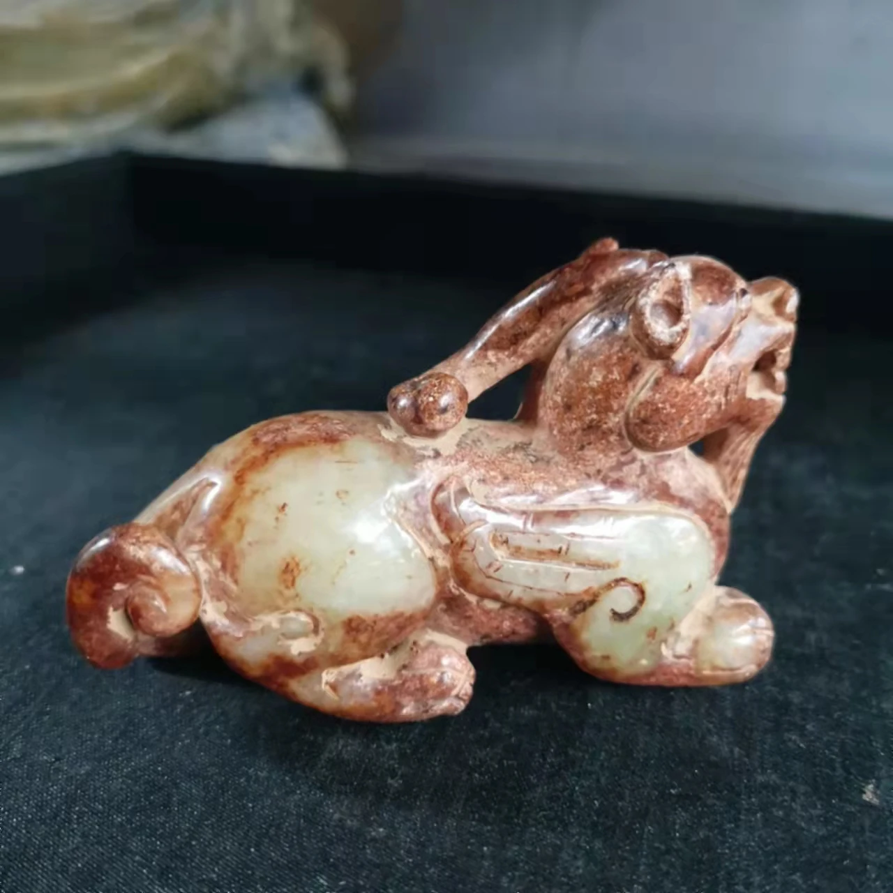 1Pcs/Lot Imitation Antique Ancient Jade Hetian jade white jade dragon son Pi Xiu Rui beast animal cow pattern ornament Beautiful