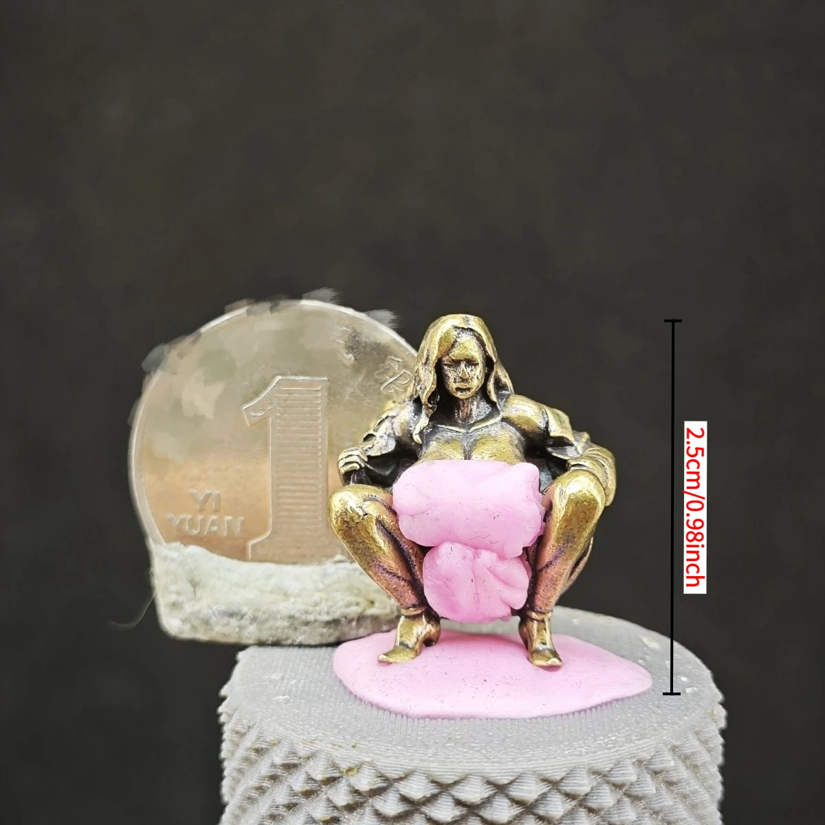 

Латунная миниатюрная статуэтка