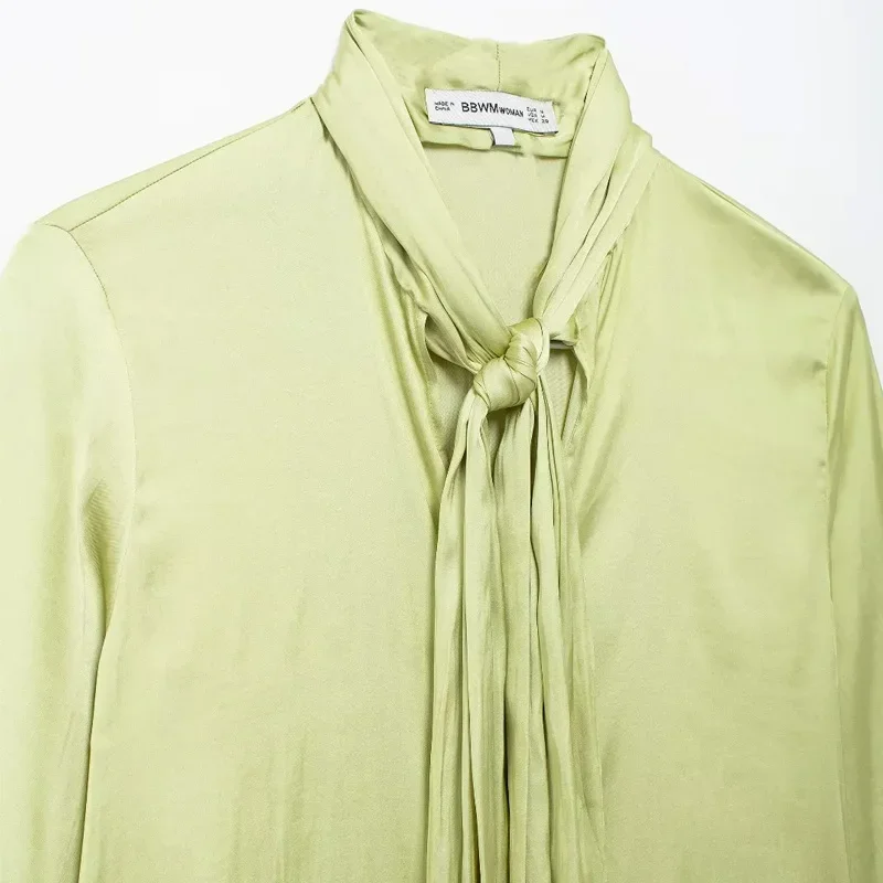 Блузка женская плиссированная с длинным рукавом зеленая бабочками