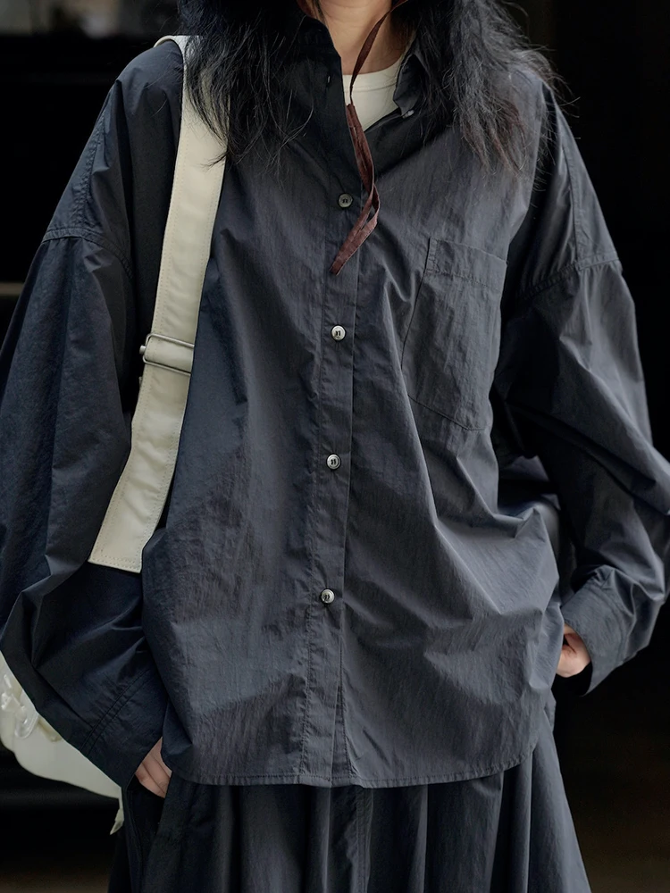 [EAM] Женская короткая повседневная блузка цвета хаки с карманами большого размера