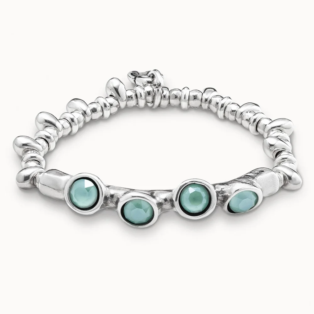 Серебряный браслет с зелеными камнями