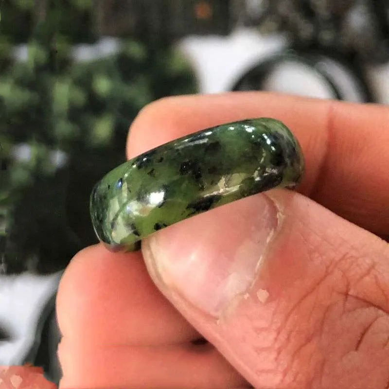 

Natural Tibetan Jade Medicine King Stone Ring Men's and Women's Health Care Ring Natural Color Random Delivery
