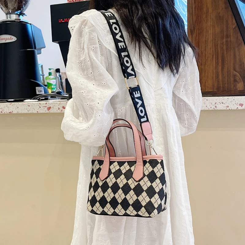 Girls Fashion Bags 2022 New Popular Princess Handbag Lattice Children Messenger Bucket Bag All-match