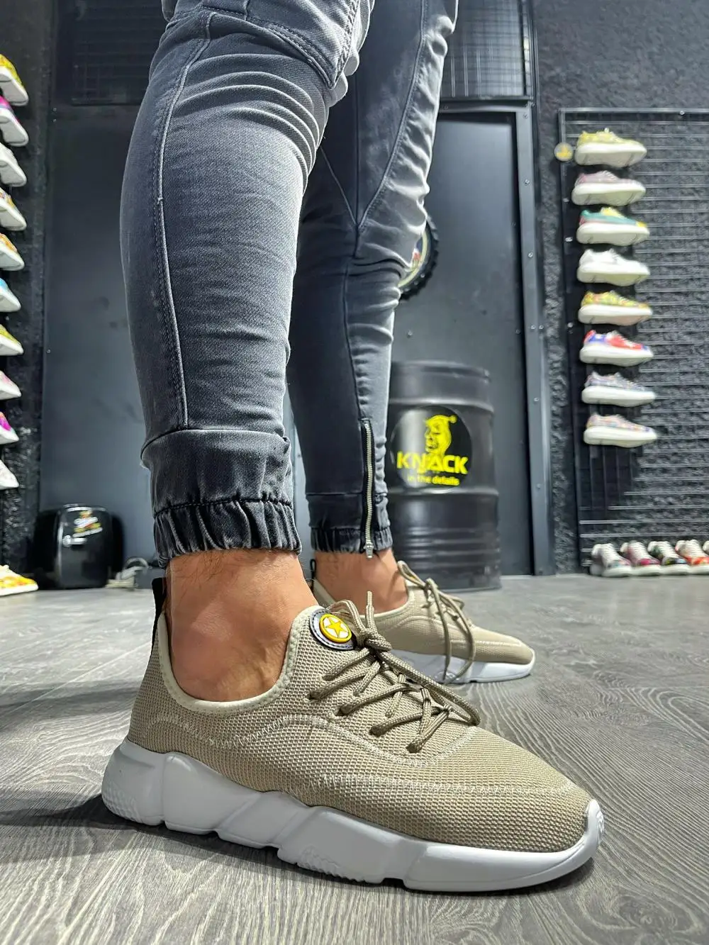 

Норковые кроссовки Knack