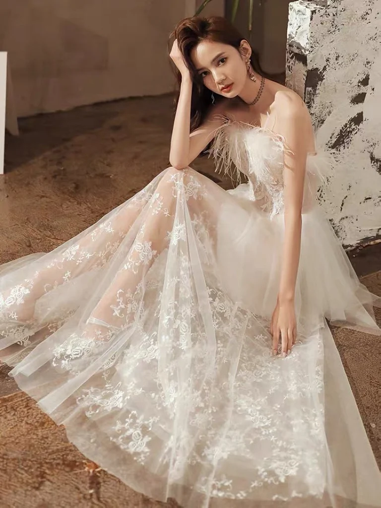 

White Prom Dresses A Line Floor Length Strapless Backless Appliques Feather Zipper Tiered Celebrity Evening Gowns Robe De Soiree