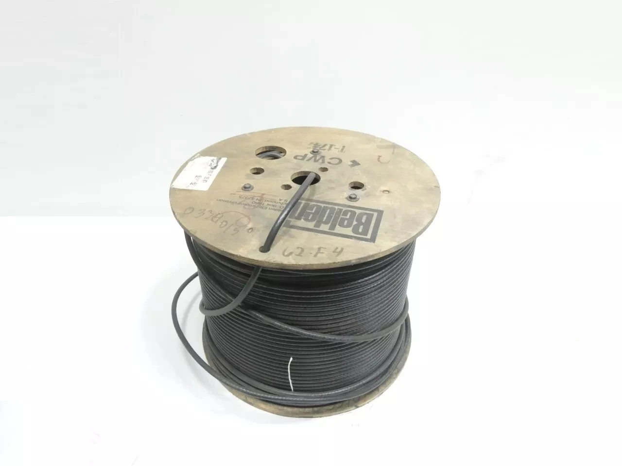 Фото Кабель Belden 9207 20 AWG 2C с полиэтиленовой изоляцией и ПВХ-оболочкой, 100 Ом, твинаксиальный №4