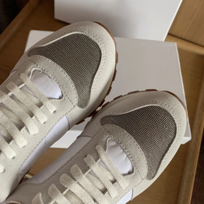 New casual sports shoes. The upper is made of imported cashmere  real silk. shoes for women sneakers