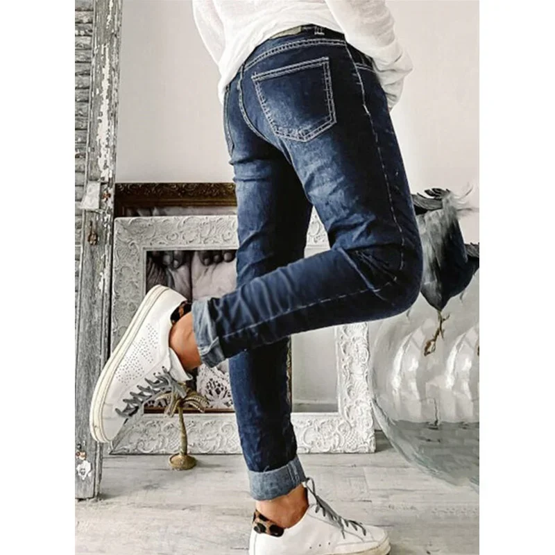 Рисунок 4 - Винтажные однобортные женские джинсы со средней талией