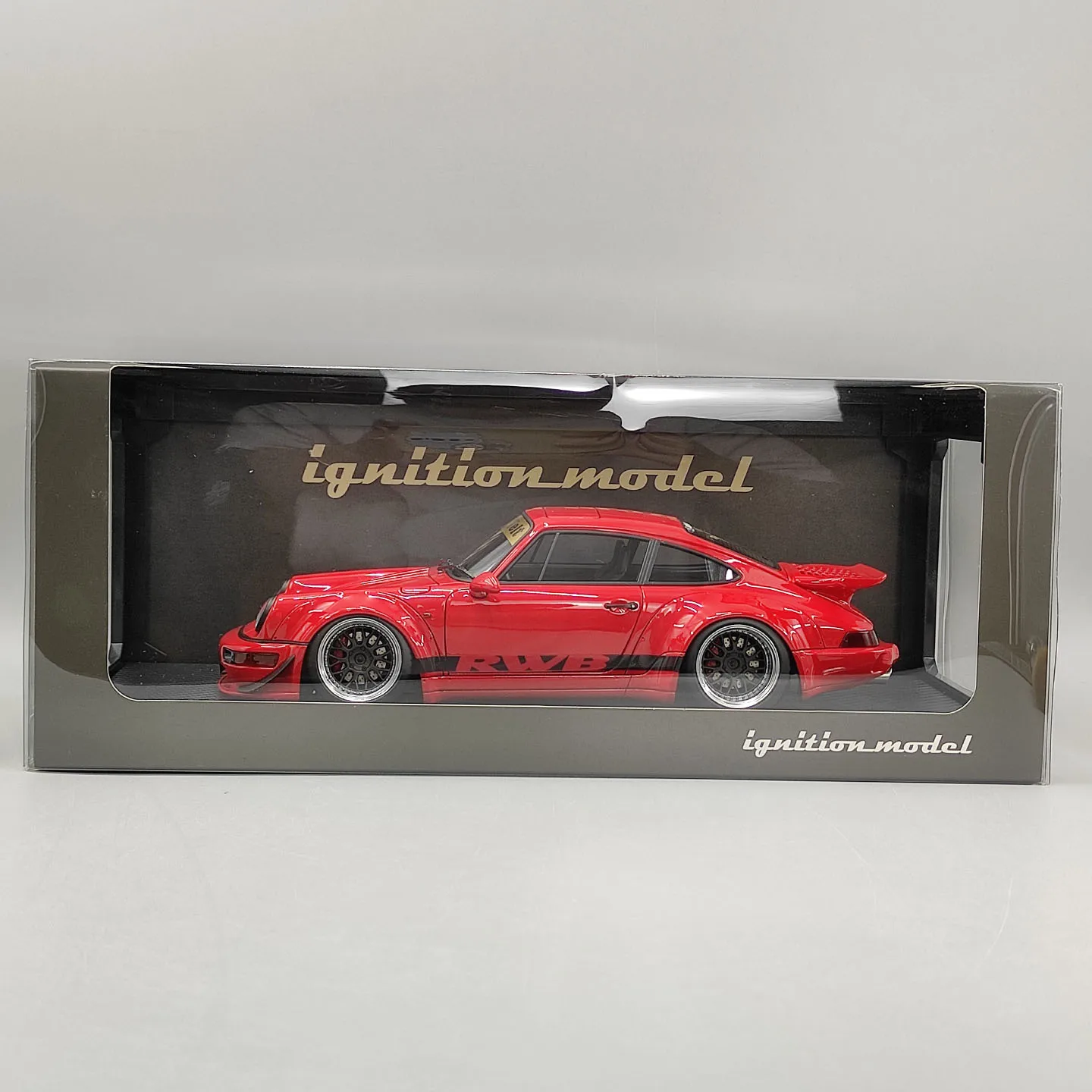 Фото Масштабная модель IR 1:18 из смолы, красный Porsche RWB 964, игрушечный спортивный автомобиль, классика, ностальгия, подарок для взрослых, сувенир, статичная модель для демонстрации. №1