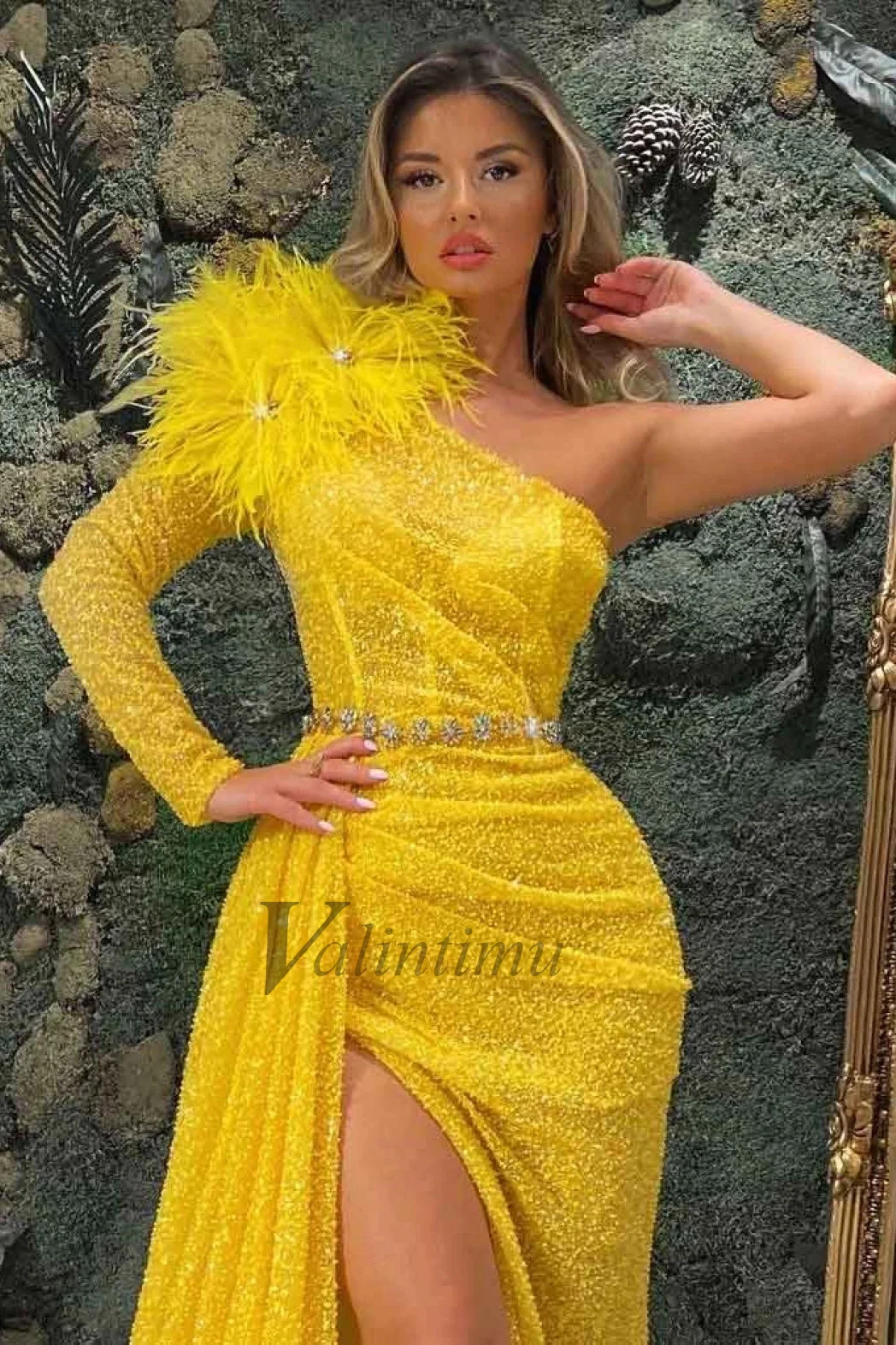 Рисунок 2 - Блестящие желтые вечерние платья