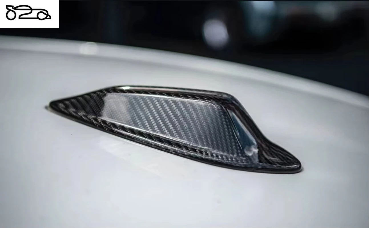 Фото Карбоновый обтекатель в форме акулы для экстерьера автомобилей BMW 3, 4, 5 серии E90, F30, F35, F80, F87, G20, G30, M2, M3, M4, M5. №3
