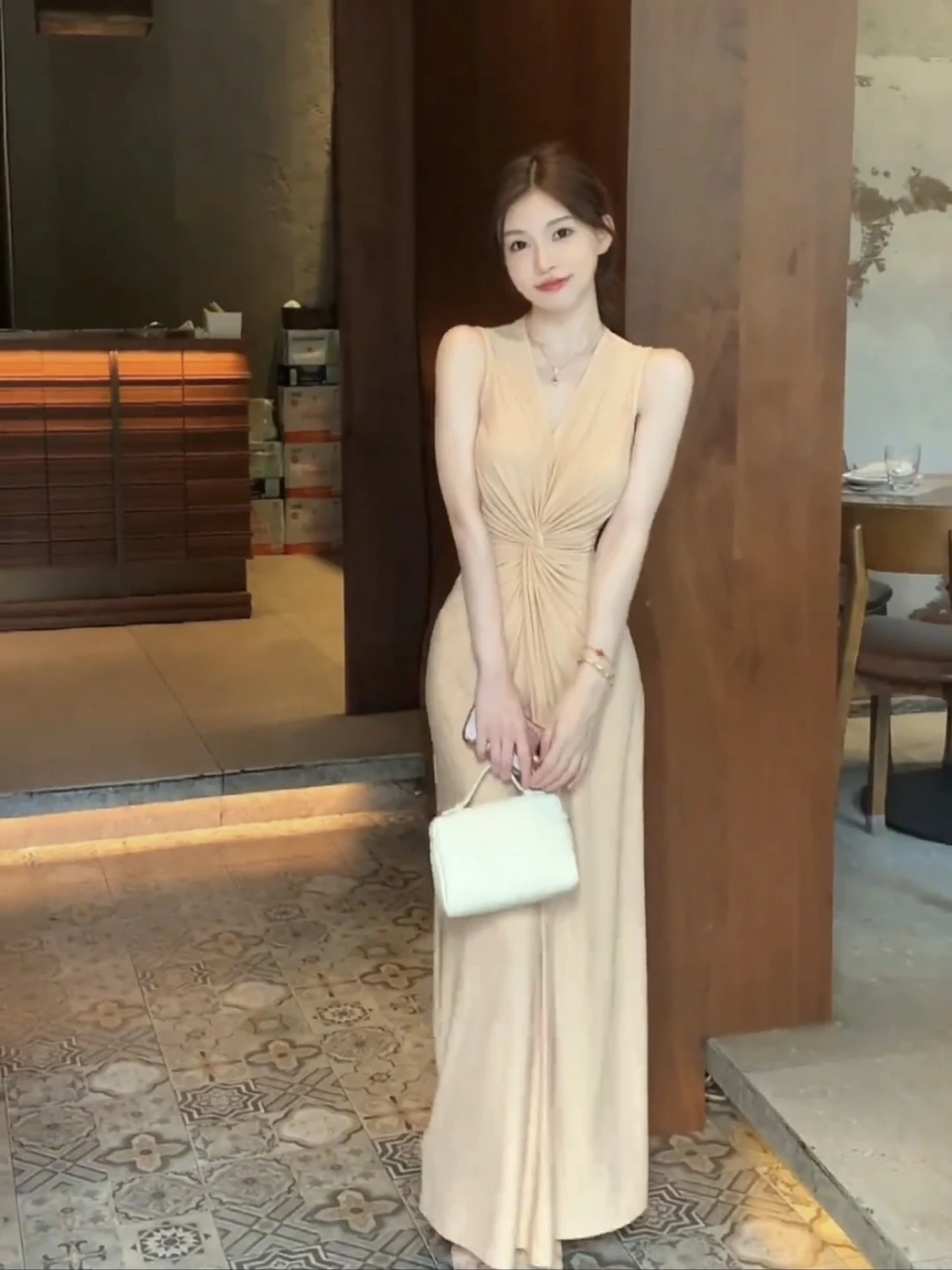 Женское платье без рукавов French sle Socialite лето 2024 темперамент плиссированная с