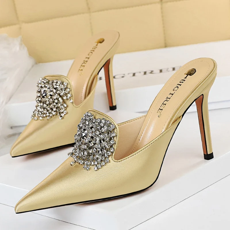 

2022 Luxury Women Gold Silver Heels Closed Toe Crystal Slippers Mules Designer Lady 10.5cm High Heels Slides Outsides Prom Shoes