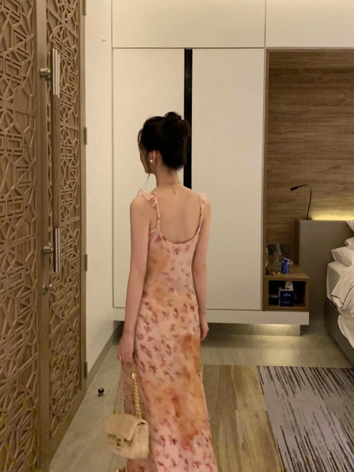 Pusumede французское платье на бретельках с цветочным принтом женское лето 2023