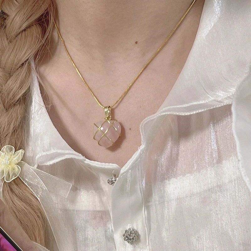 

2022 Pink White Stone heart Pendant Necklace Gold Color Chain Necklace Jewelry