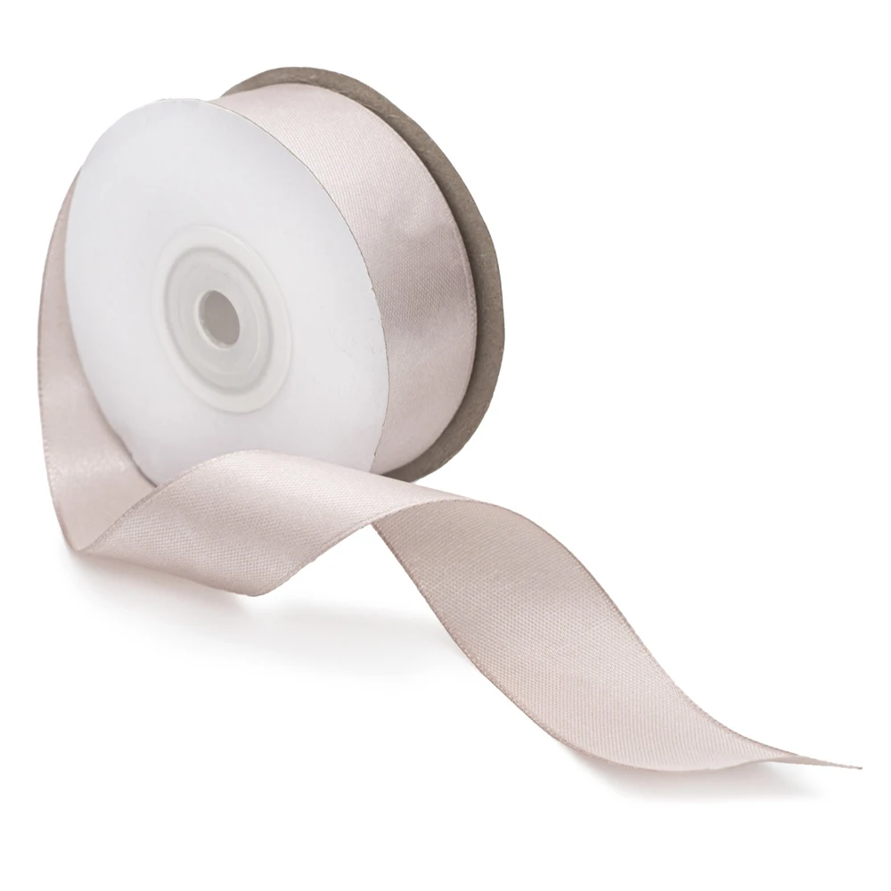 Лента атласная 2 5см х22 86м (аналог 411007) (149 светло-серый) 22.86 м |