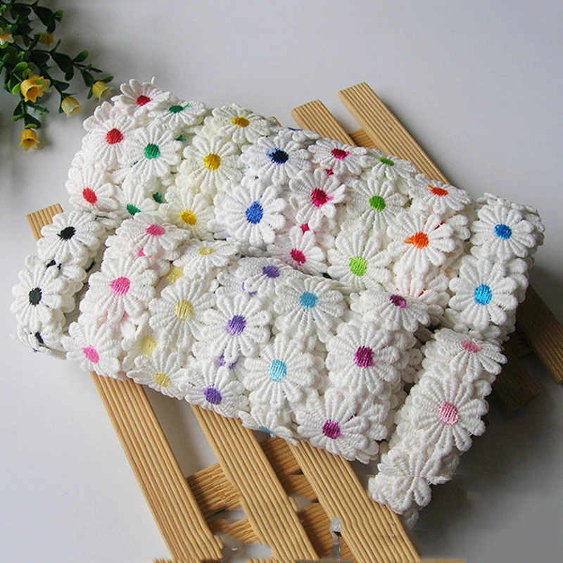 15/30yards 2.5CM White Embroidered Daisy Lace Fabric 3D Flowers Ribbon Sewing Trimming Decor For Dress Collar Hats Headwear |